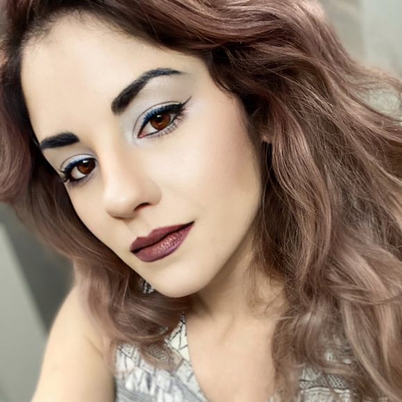 Meet your Posher, Norma ✨🖤 - Picture 2 of 7